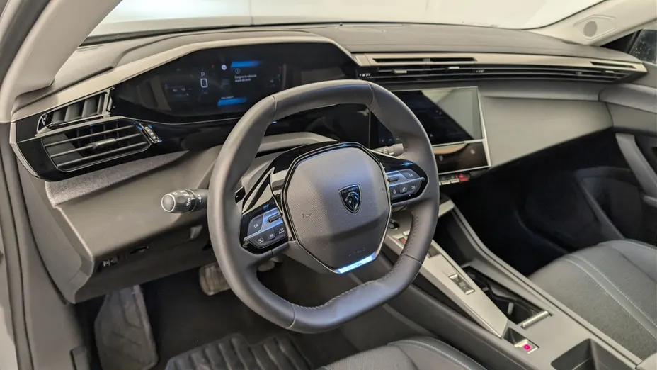 PEUGEOT 408 -