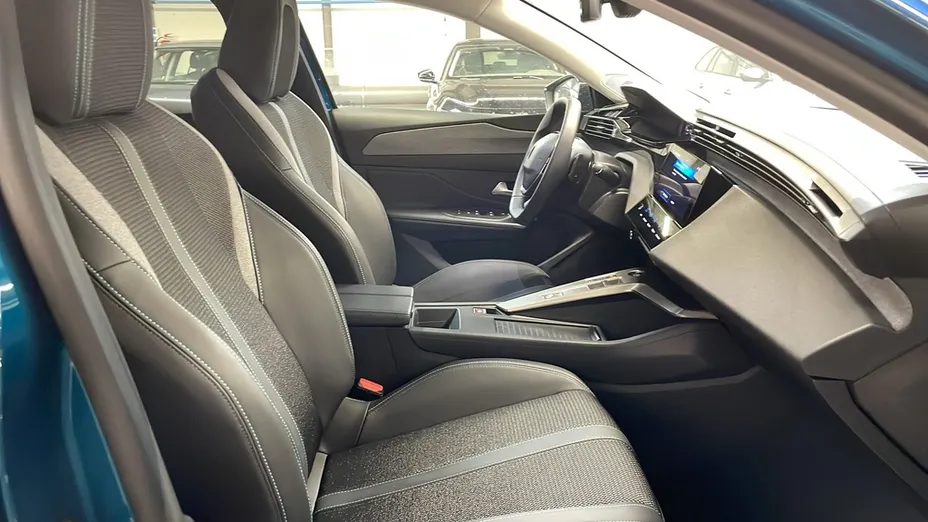 PEUGEOT 408 -