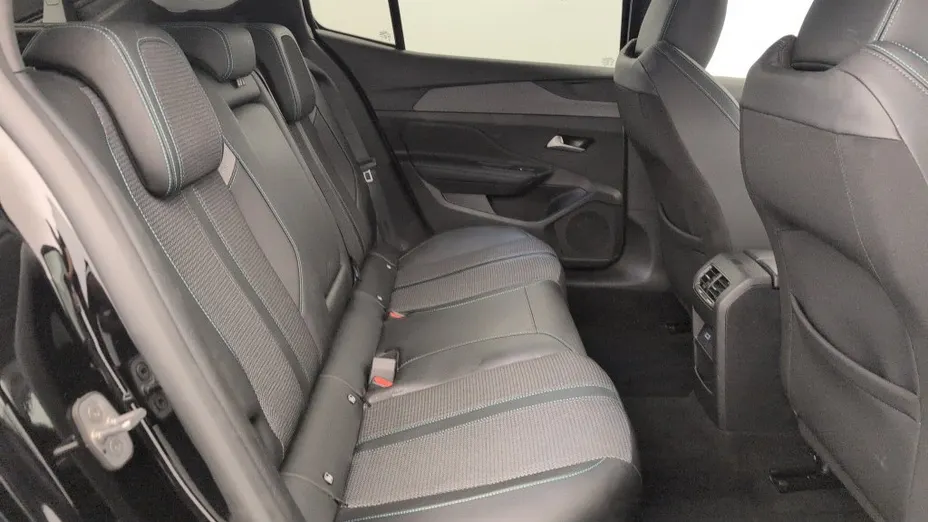 PEUGEOT 408 -