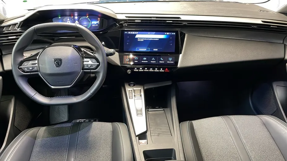 PEUGEOT 408 -