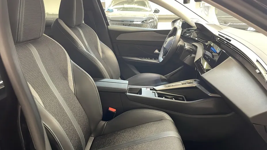 PEUGEOT 408 -