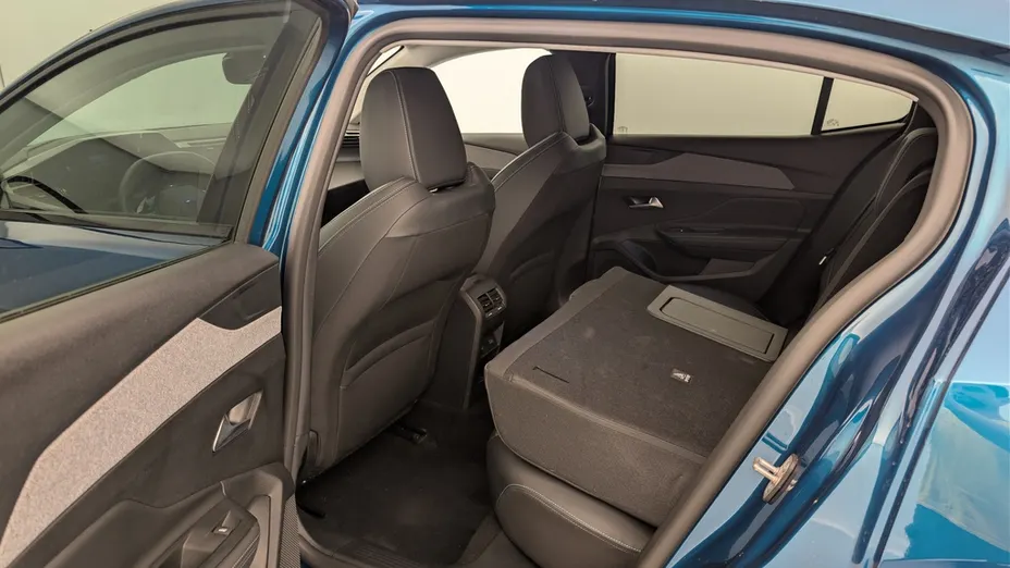PEUGEOT 408 -