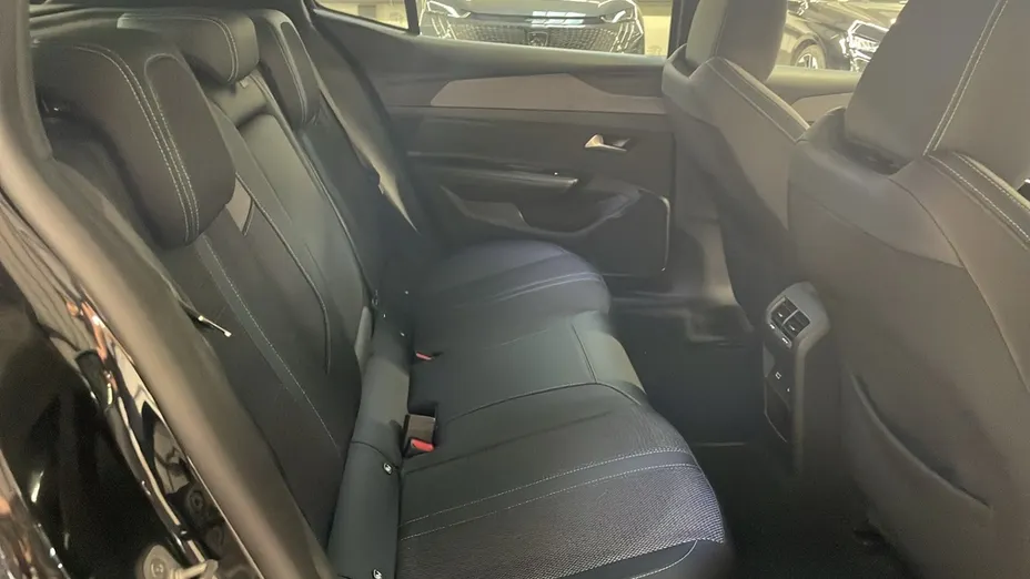 PEUGEOT 408 -
