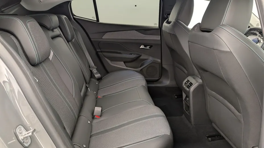 PEUGEOT 408 -