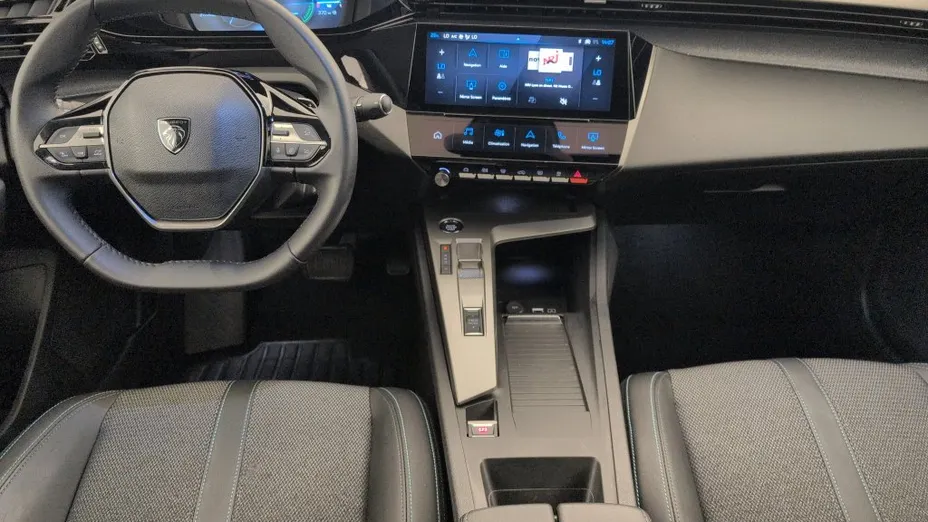 PEUGEOT 408 -