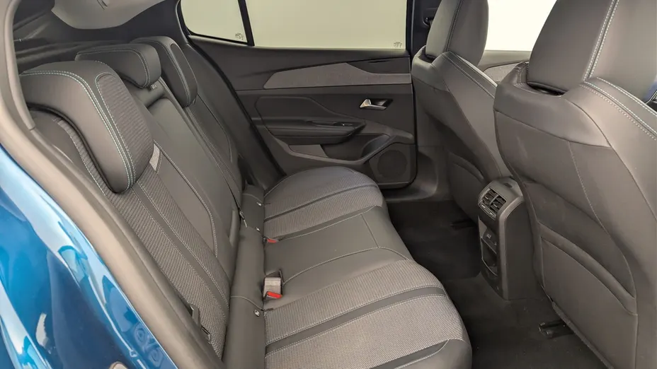 PEUGEOT 408 -