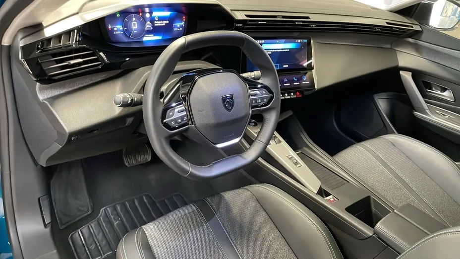 PEUGEOT 408 -