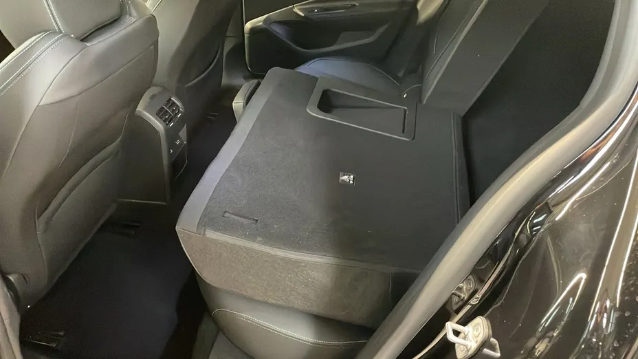 PEUGEOT 408 -