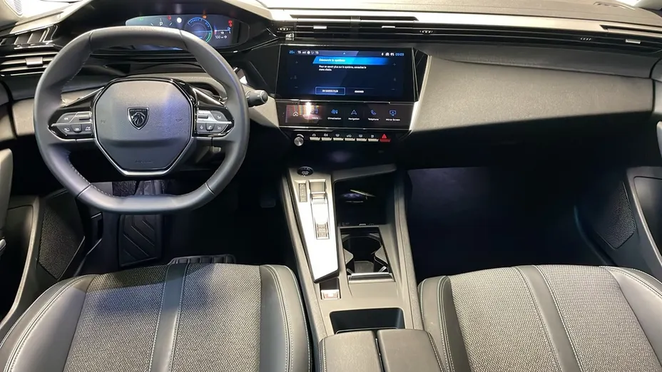 PEUGEOT 408 -