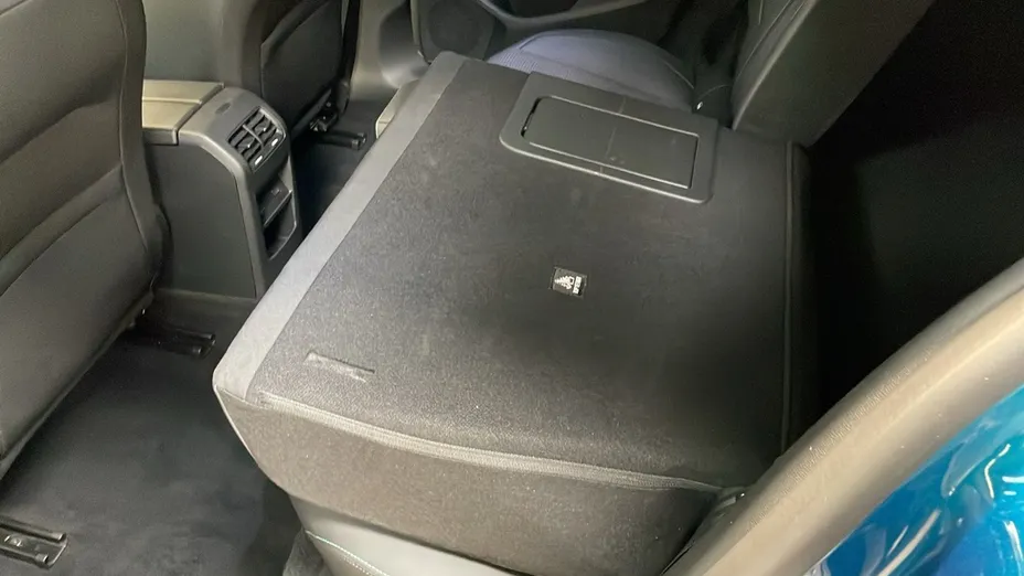 PEUGEOT 408 -