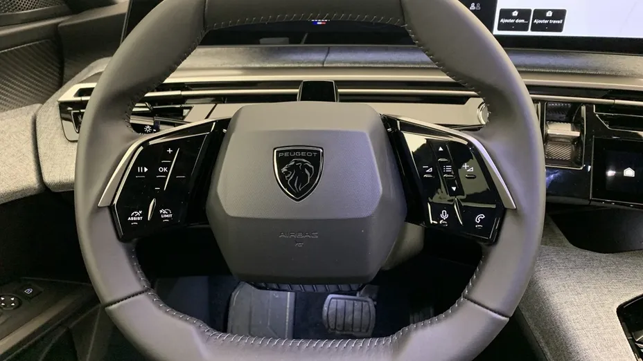 PEUGEOT 5008 -