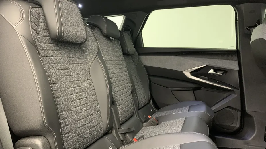 PEUGEOT 5008 -