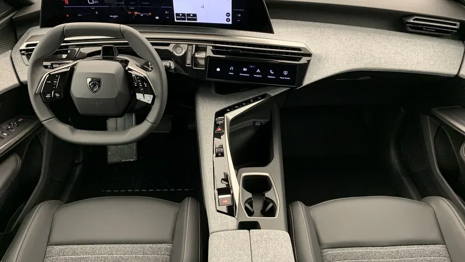PEUGEOT 5008 -