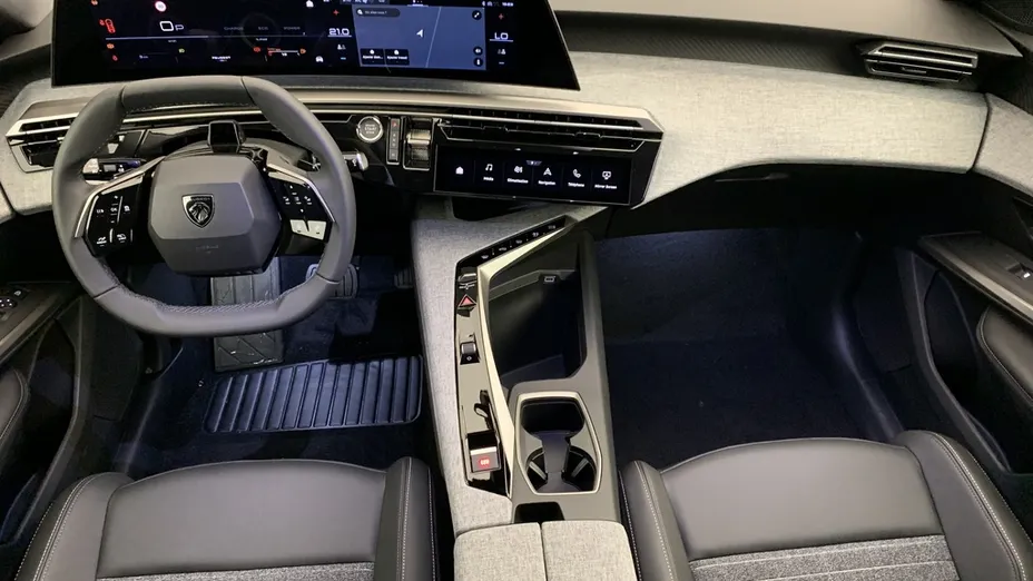 PEUGEOT 5008 -
