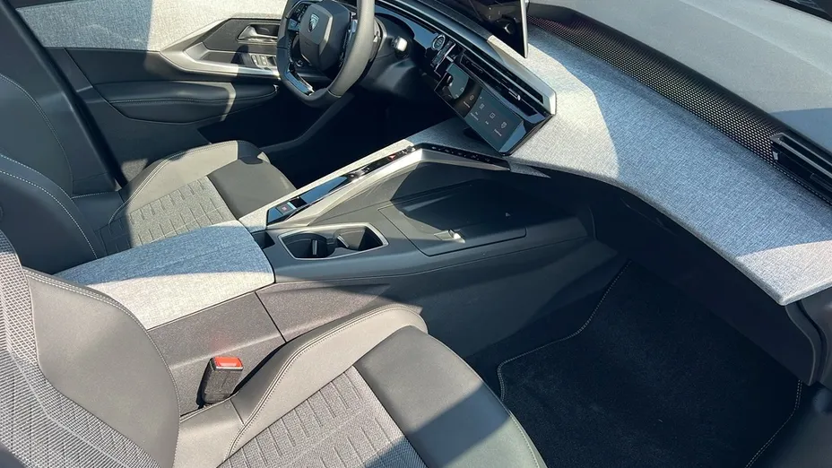 PEUGEOT 5008 -