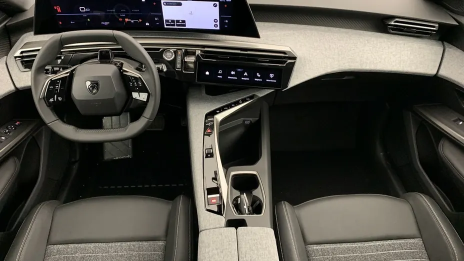 PEUGEOT 5008 -