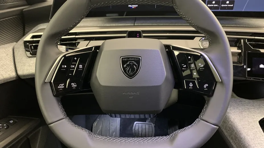 PEUGEOT 5008 -
