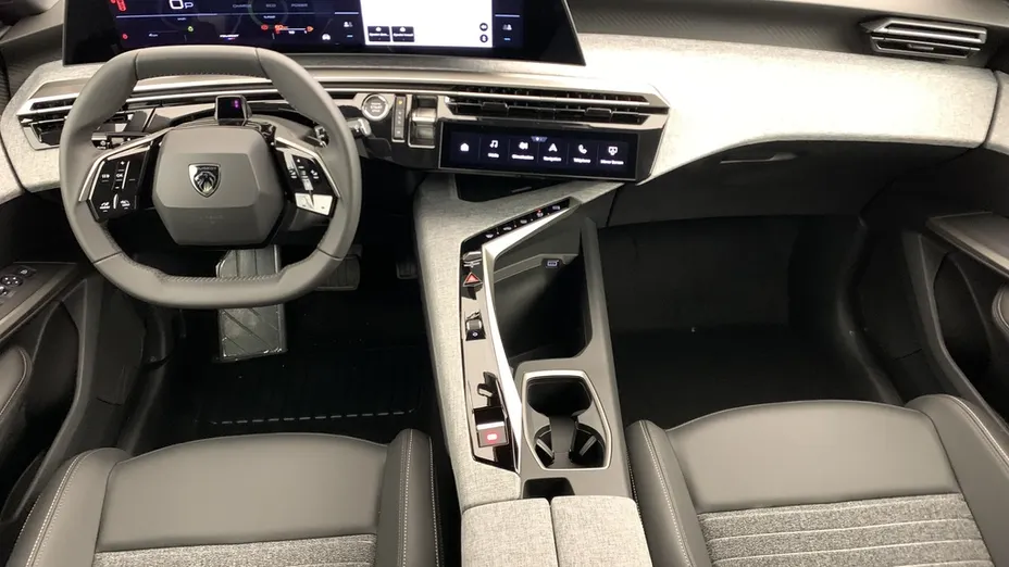 PEUGEOT 5008 -