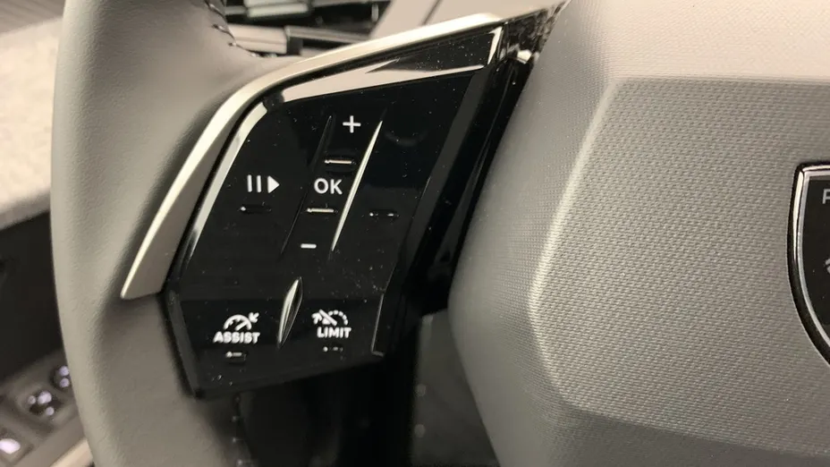 PEUGEOT 5008 -