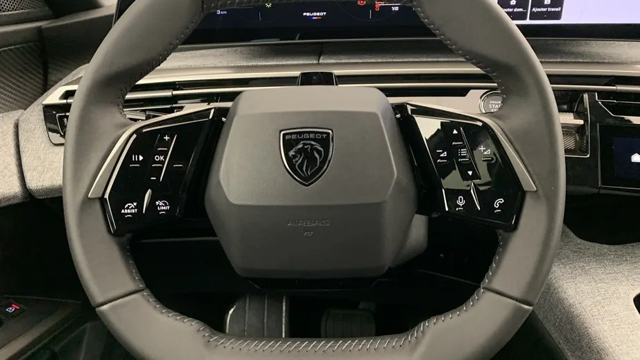 PEUGEOT 5008 -