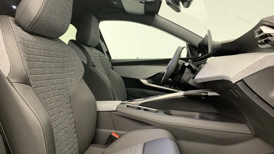 PEUGEOT 5008 -