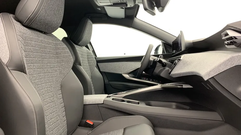 PEUGEOT 5008 -