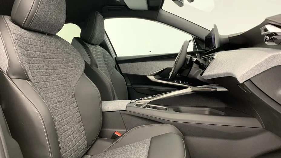 PEUGEOT 5008 -