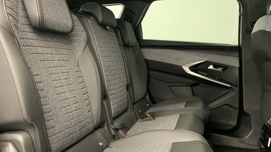 PEUGEOT 5008 -