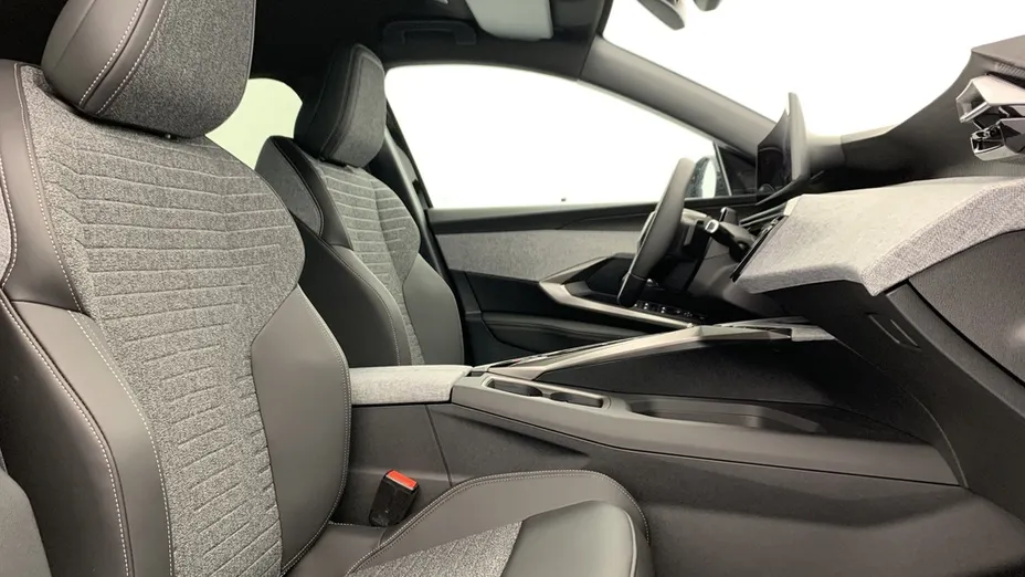 PEUGEOT 5008 -