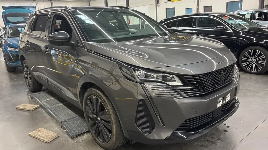 PEUGEOT 5008 -
