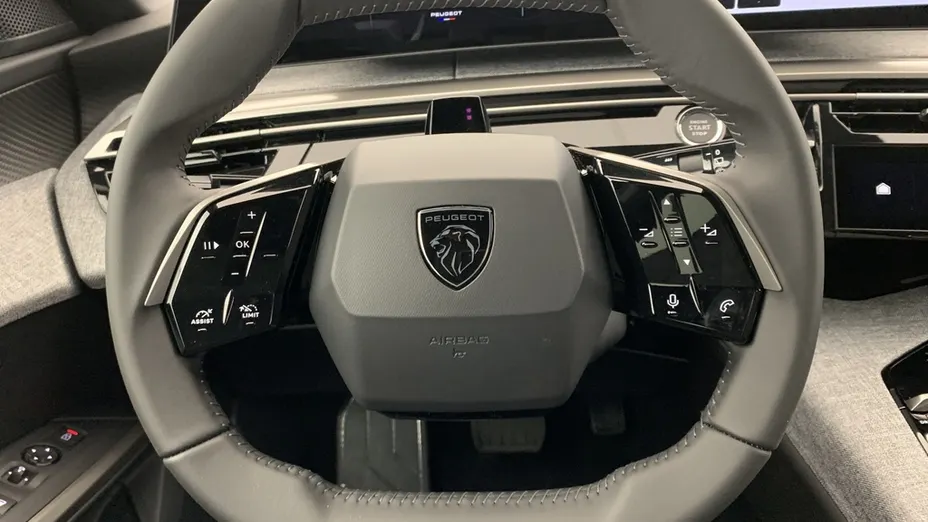 PEUGEOT 5008 -