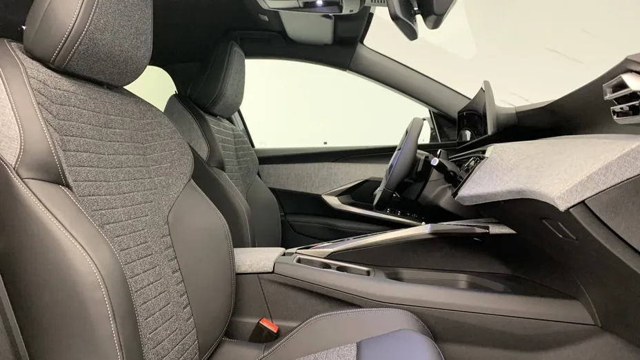 PEUGEOT 5008 -