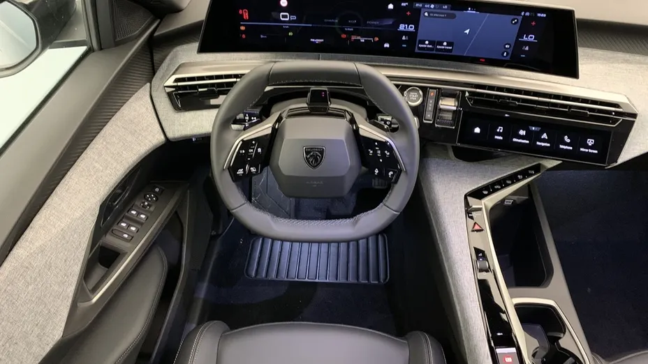 PEUGEOT 5008 -