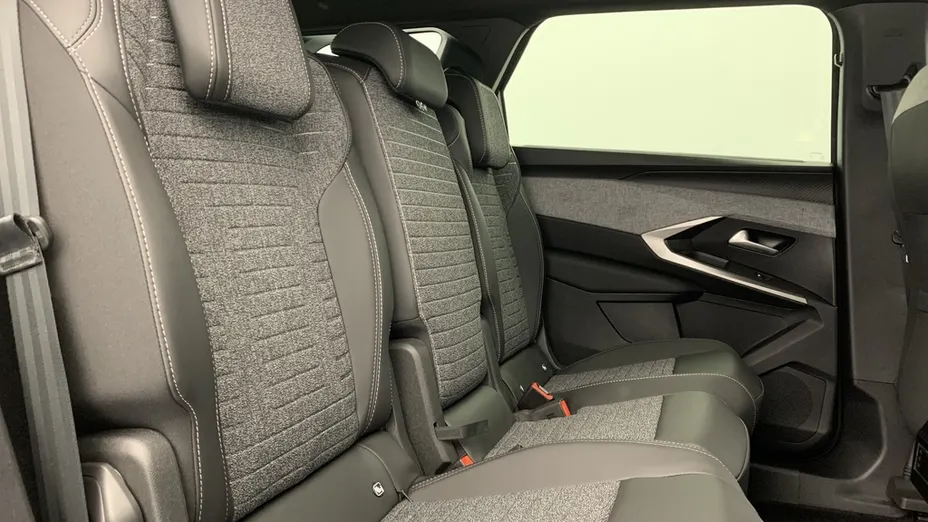 PEUGEOT 5008 -