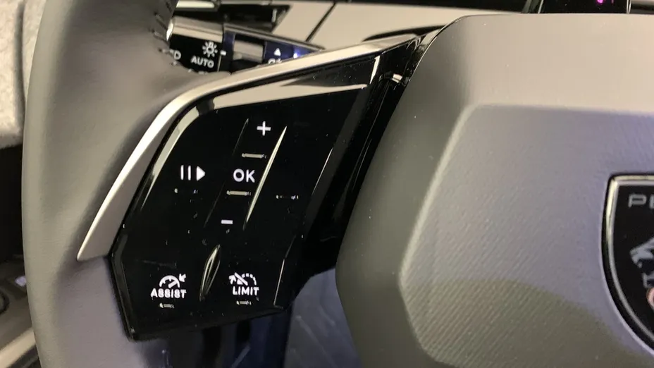 PEUGEOT 5008 -