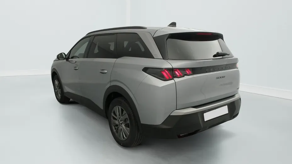 PEUGEOT 5008 -