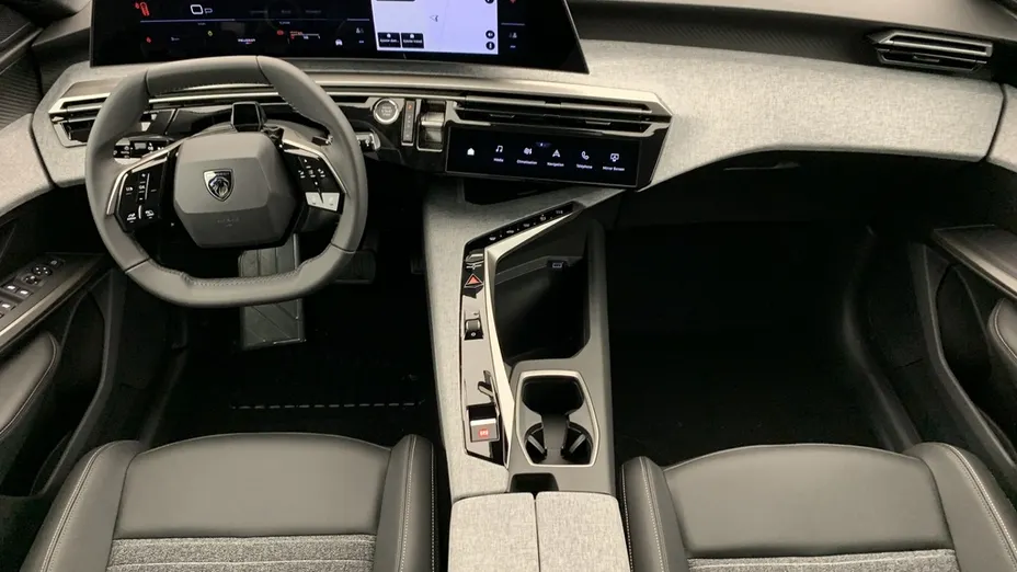 PEUGEOT 5008 -