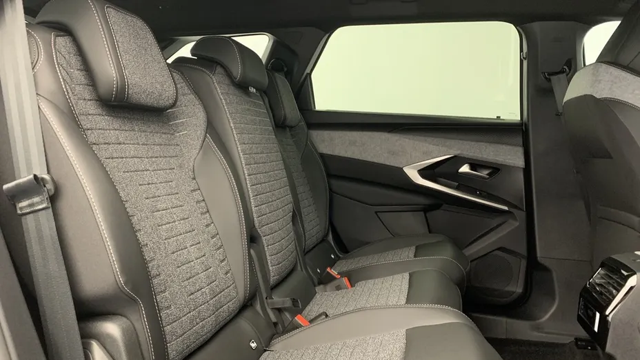 PEUGEOT 5008 -