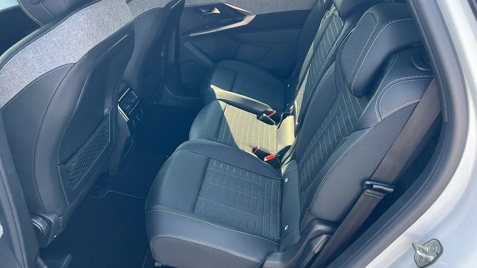 PEUGEOT 5008 -