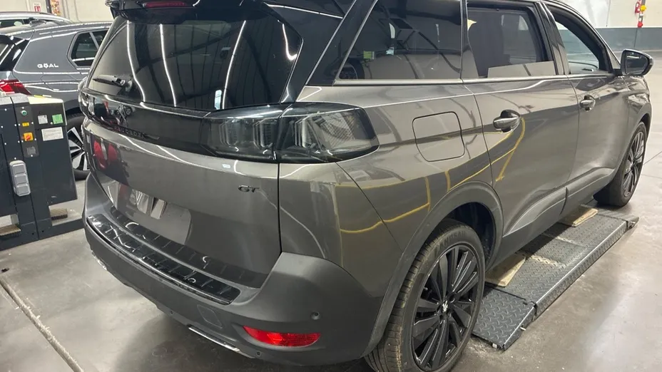 PEUGEOT 5008 -