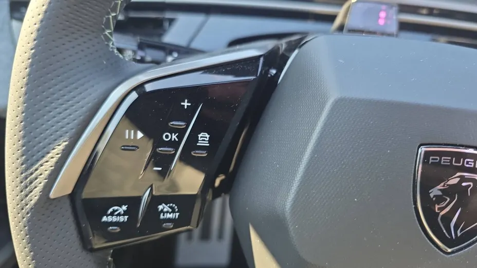 PEUGEOT 5008 -