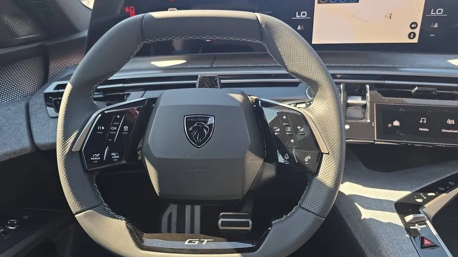 PEUGEOT 5008 -