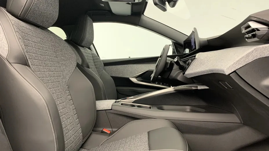 PEUGEOT 5008 -