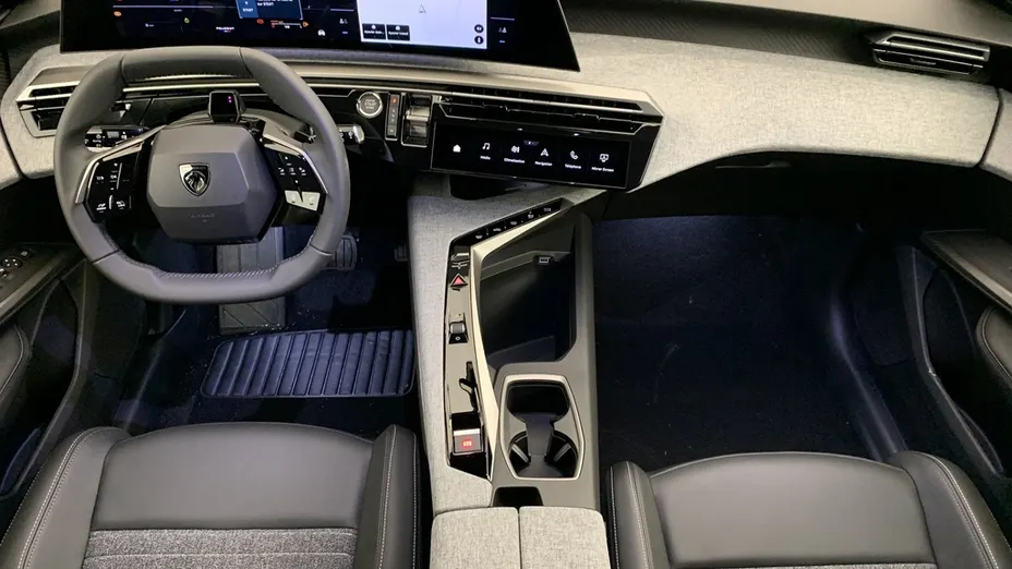 PEUGEOT 5008 -