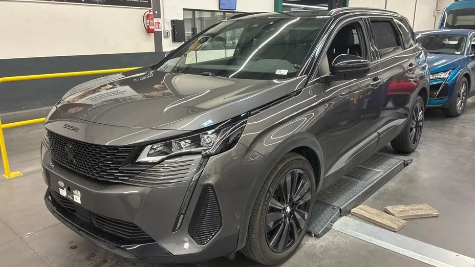 PEUGEOT 5008 -