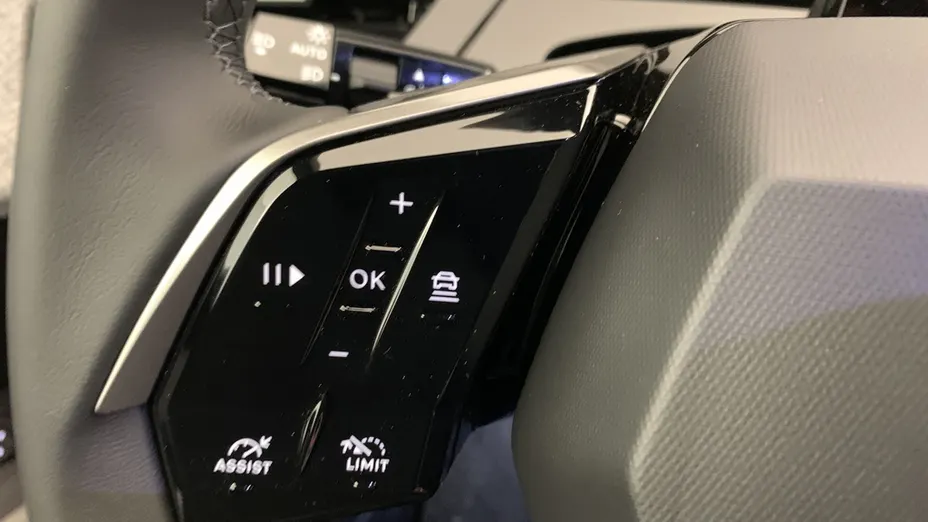 PEUGEOT 5008 -