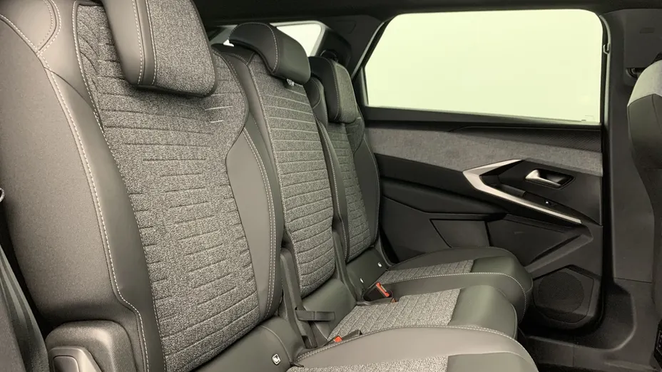 PEUGEOT 5008 -