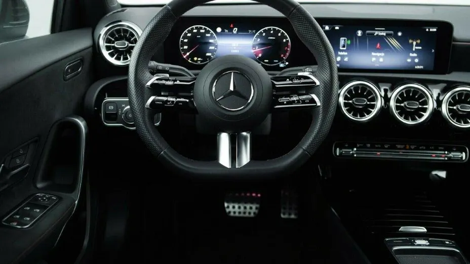 MERCEDES-BENZ A Klasa A 200 AMG Line 7G-DCT