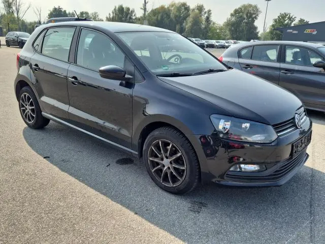 VOLKSWAGEN Polo -