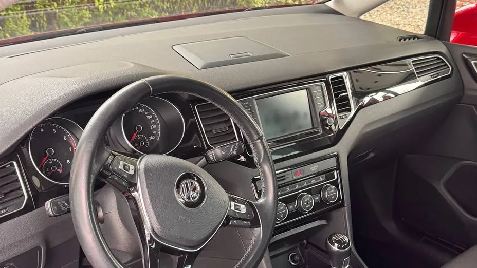 VOLKSWAGEN Golf Sportsvan -